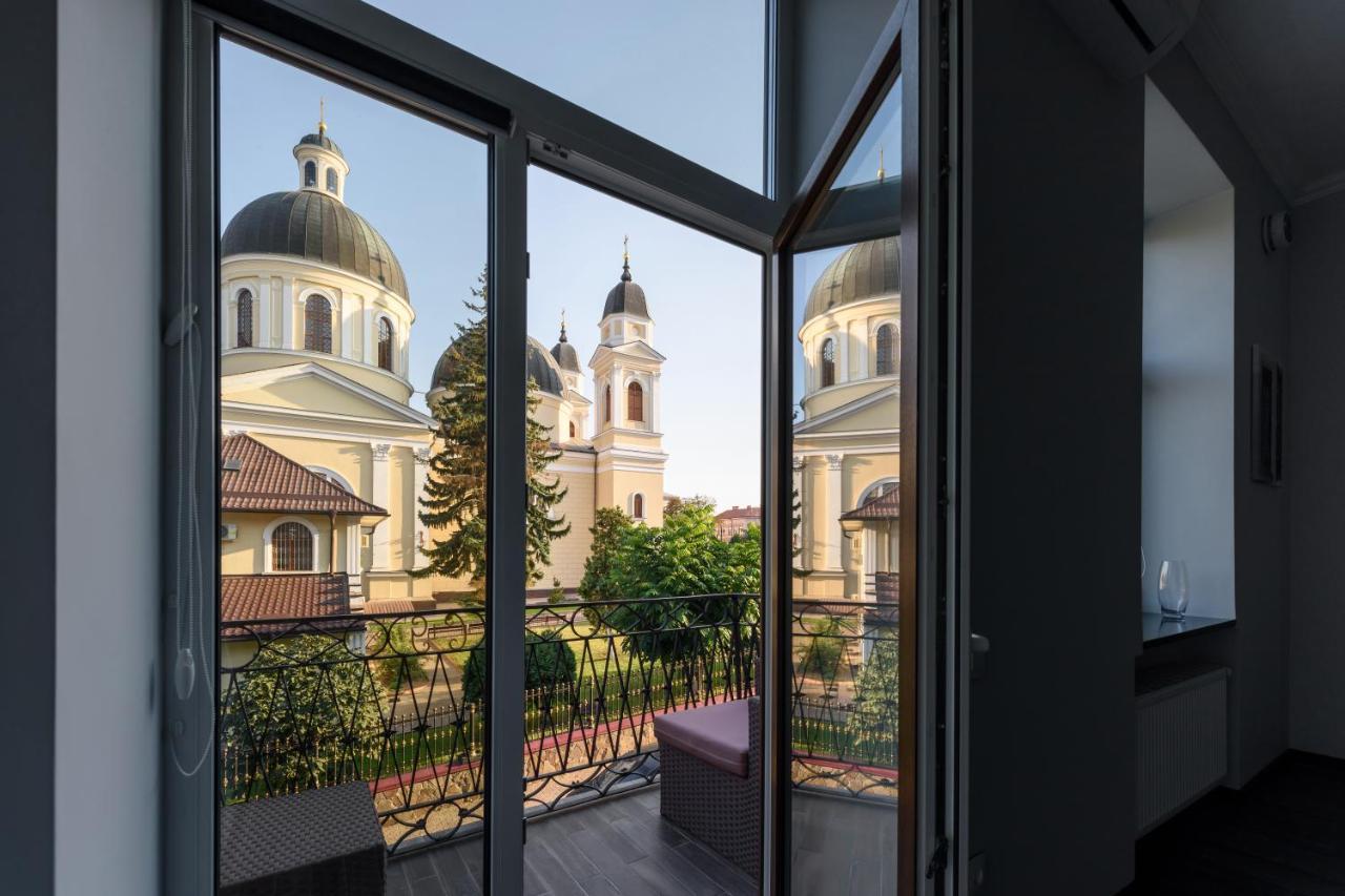 Apart Hotel Fusion Cernăuți Exterior foto